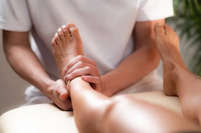Rola osteopatii w zmniejszaniu przewlekłego bólu: Czy terapia manualna może być skutecznym rozwiązaniem?