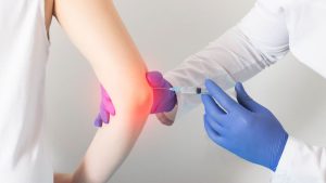 Iniekcje dostawowe – kiedy są stosowane?